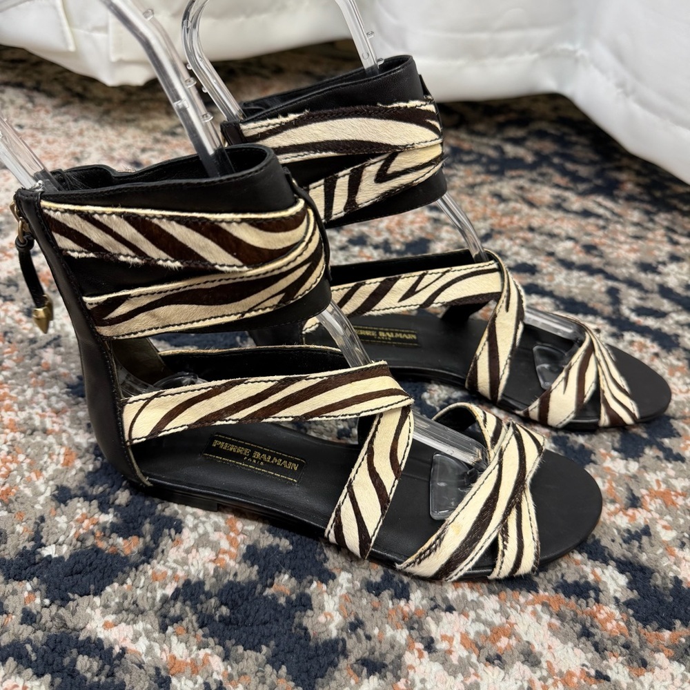 Nwot Pierre Balmain âAmelieâ Zebra Print Pony Hair Strappy Zip-Back Sandals Sz 6